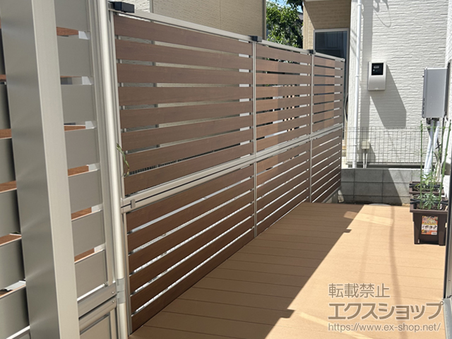 東京都昭島市ののフェンス・柵 ルシアスフェンスF04型 横板 木目カラー 2段支柱 自立建て用 施工例