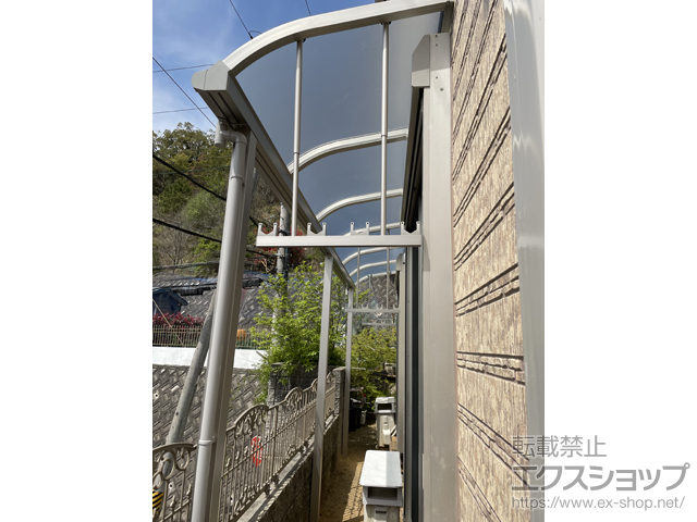 兵庫県姫路市ののテラス屋根 ソラリア R型 テラスタイプ 連棟 積雪〜20cm対応+吊り下げ物干し 施工例