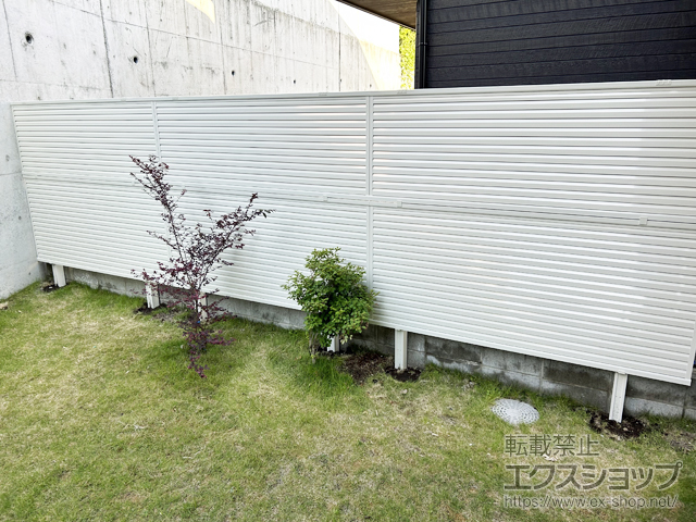 鹿児島県鹿児島市ののフェンス・柵 ミエーネフェンス 目隠しルーバータイプ 2段支柱 自立建て用 施工例