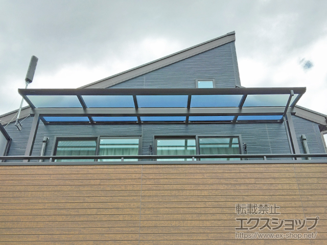 東京都羽村市ののバルコニー・ベランダ屋根 ソラリア F型 屋根タイプ 単体 積雪〜20cm対応 施工例