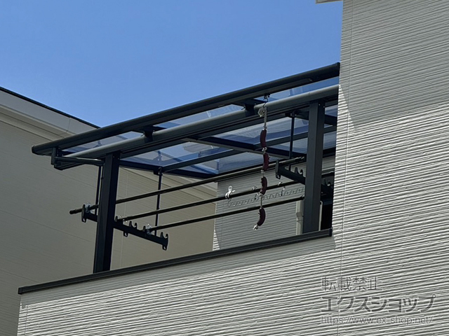 京都府長岡京市ののバルコニー・ベランダ屋根 スピーネ F型 屋根タイプ 単体 積雪〜20cm対応＋吊り下げ物干しBセット 施工例