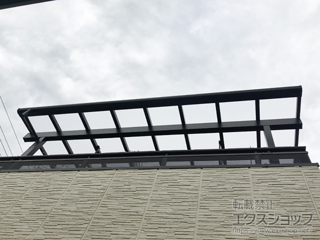 兵庫県加古郡播磨町ののバルコニー・ベランダ屋根 ソラリア F型 1500 屋根タイプ 単体 積雪〜50cm対応＋吊り下げ式固定物干し ワイドタイプ 施工例