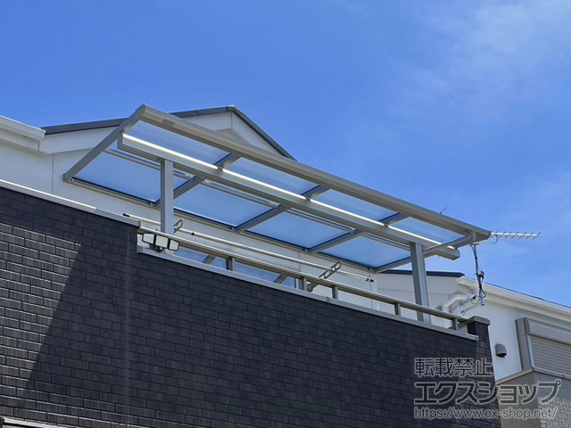 埼玉県幸手市ののバルコニー・ベランダ屋根 ソラリア F型 屋根タイプ 単体 積雪〜20cm対応 施工例