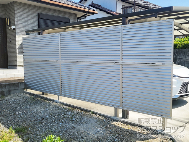 広島県東広島市ののフェンス・柵 ミエーネフェンス 目隠しルーバータイプ 2段支柱 自立建て用 施工例