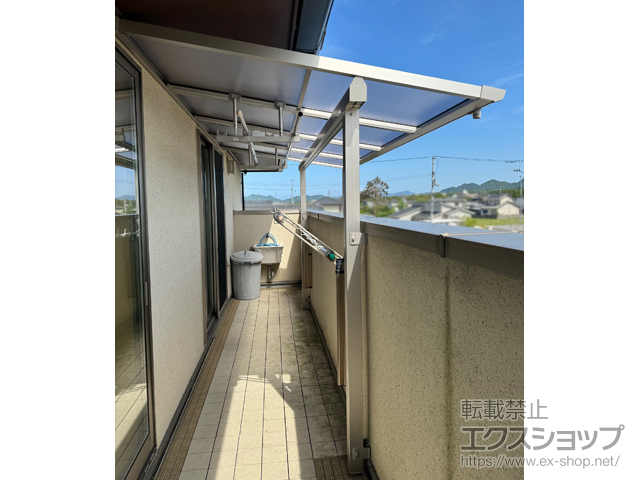 香川県東かがわ市ののバルコニー・ベランダ屋根 ソラリア F型 屋根タイプ 単体 積雪〜20cm対応＋吊り下げ式固定物干し 標準タイプ 施工例