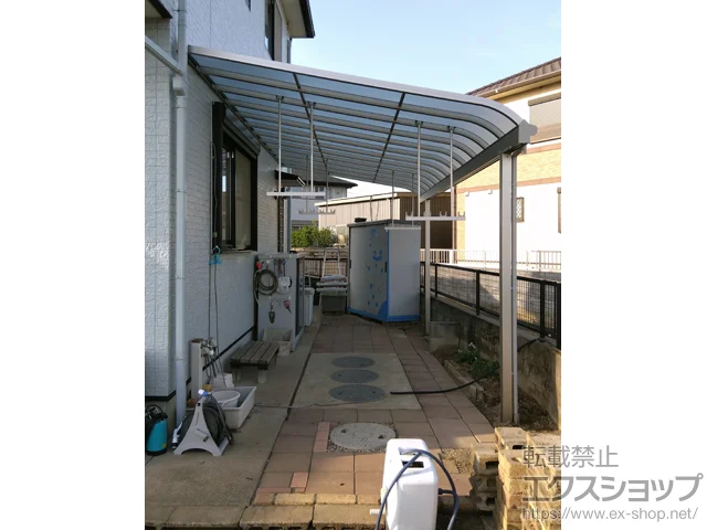 埼玉県羽生市のYKKAPのテラス屋根 ソラリア R型 テラスタイプ 単体 積雪〜20cm対応 施工例