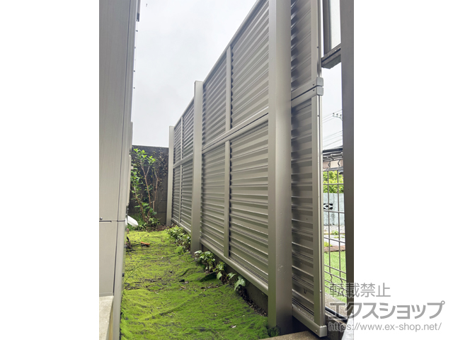 福岡県行橋市ののフェンス・柵 ミエーネフェンス 目隠しルーバータイプ 2段支柱 自立建て用 施工例
