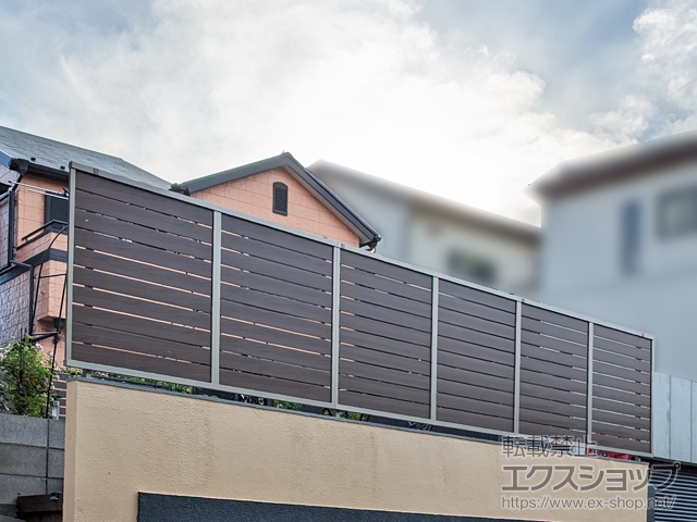 埼玉県川越市ののフェンス・柵 フェンスAB YS3型 横スリット3 複合色 フリーポールタイプ 施工例