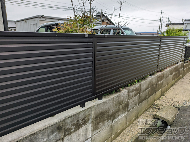 滋賀県野洲市ののフェンス・柵 ミエーネフェンス 目隠しルーバータイプ　自由柱施工 施工例