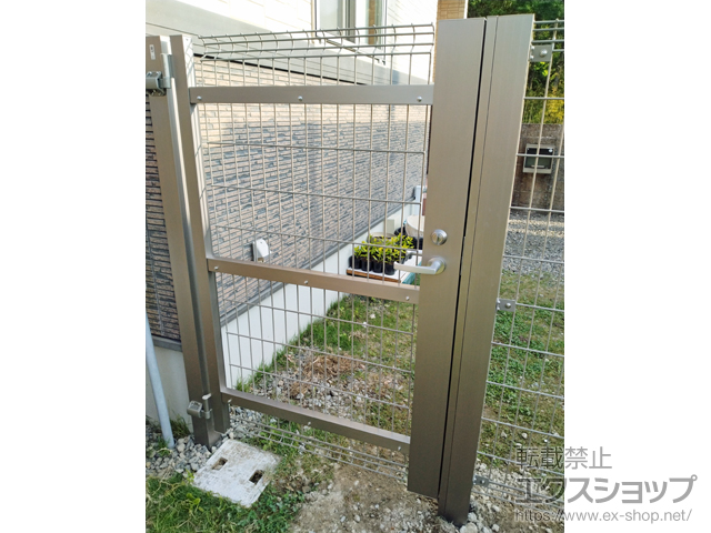 熊本県人吉市のの門扉 ハイグリッド門扉NF8型 片開き　柱使用 施工例