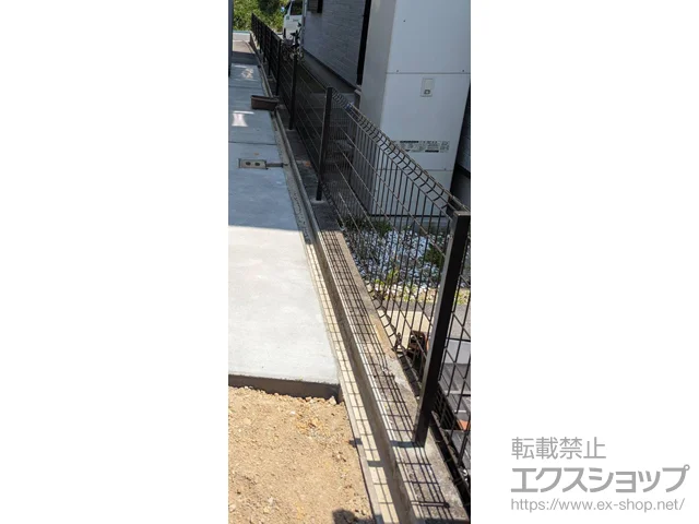福岡県糟屋郡久山町のLIXIL(リクシル)のフェンス・柵・塀 ハイグリッドフェンスUF8型　フリーポールタイプ 施工例