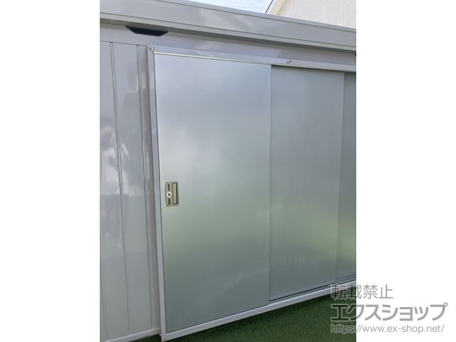 奈良県磯城郡川西町のの物置・屋外倉庫 断熱材付物置 FORTAプラス 扉タイプ 一般型 2630×1790×2075 FP-2618ST-【PS】＋別売棚板Cセット 施工例