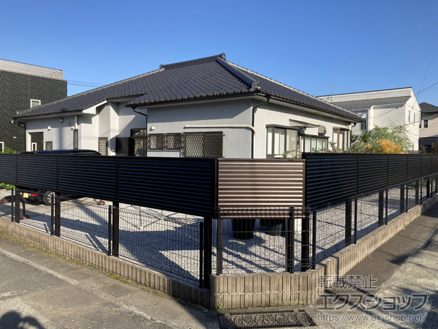 神奈川県小田原市ののフェンス・柵 ミエーネ目隠しルーバーフェンス 上段のみ設置 自立建て用 施工例