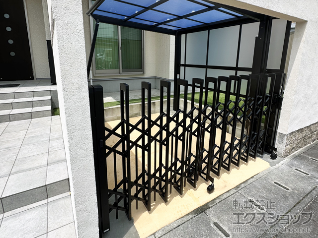 熊本県上益城郡益城町ののカーゲート、サイクルポート・駐輪場 トリップゲートII P型 ペットガード付き ノンレール 片開き　26S 施工例