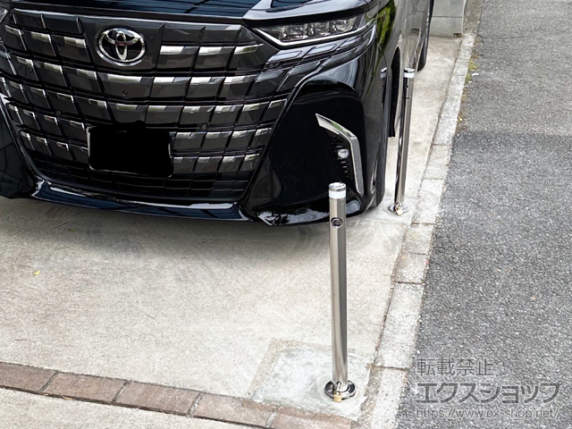 千葉県千葉市のの スペースガード(車止め) S48型 埋込式 南京錠付き 施工例
