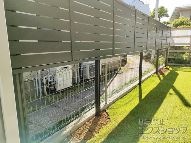 神奈川県横浜市ののフェンス・柵 フェンスAB YS3型 横スリット3 アルミ色 上段のみ設置 アルミ多段柱仕様 施工例