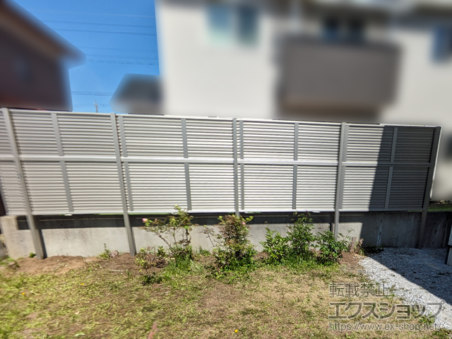 長野県諏訪郡富士見町ののフェンス・柵 ミエーネフェンス 目隠しルーバータイプ 2段支柱 自立建て用（パネル2段） 施工例