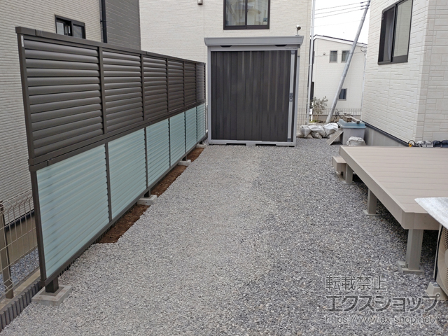 栃木県宇都宮市ののフェンス・柵 フェンスAB YL3型 横ルーバー3 + YT2 採光ルーバー アルミ多段柱仕様 施工例