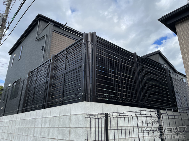 千葉県君津市ののフェンス・柵 モクアルフェンス 横板タイプ 2段支柱 自立建て用 施工例