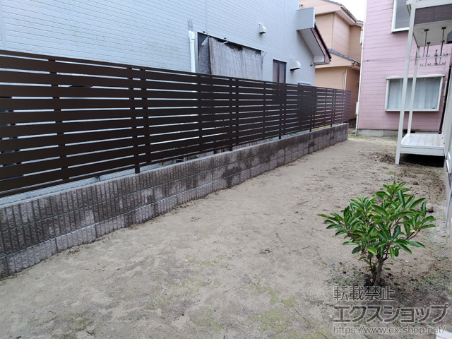 新潟県新発田市ののフェンス・柵 シンプレオ フェンスYS2型 横スリット 高尺タイプ 施工例