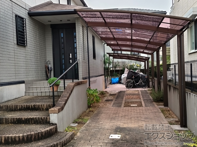 福岡県糸島市ののカーポート アリュース 600タイプ 縦連棟セット（2台用）積雪〜20cm対応+着脱式サポート 縦連棟セット用 施工例