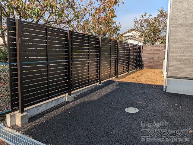兵庫県加古川市ののフェンス・柵 モクアルフェンス 横板タイプ 2段支柱 自立建て用 施工例