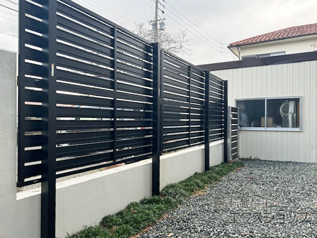 愛知県春日井市ののフェンス・柵 モクアルフェンス 横板タイプ 2段支柱 自立建て用 施工例