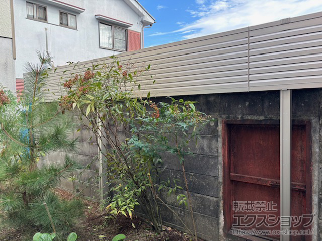 滋賀県大津市ののフェンス・柵 ミエーネ目隠しルーバーフェンス 上段のみ設置 自立建て用 施工例