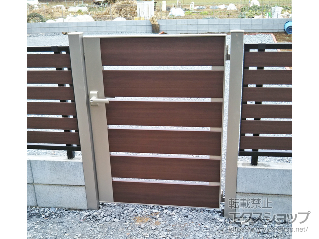 埼玉県川越市のの門扉 ルシアス門扉W03型 横スリット 片開き 複合色 門柱使用 施工例