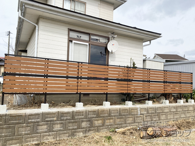 岩手県盛岡市ののフェンス・柵 モクアルフェンス 横板タイプ 2段支柱 上段のみブロック建て用 施工例