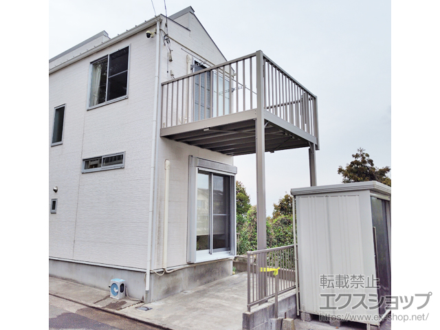 神奈川県逗子市のLIXIL リクシル（トステム）のバルコニー ビューステージHスタイル 縦太格子 単体 柱建て式 施工例