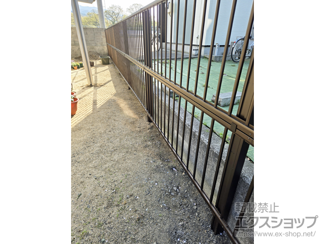 愛媛県東温市ののフェンス・柵 ミエッタフェンス 防犯たて格子タイプ 2段支柱 自立建て用 施工例