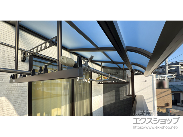 愛知県豊田市ののバルコニー・ベランダ屋根 ソラリア R型 屋根タイプ 単体 積雪〜20cm対応＋吊り下げ式固定物干しセット 施工例