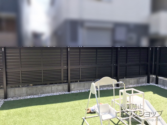 愛知県名古屋市ののフェンス・柵 ミエーネフェンス 目隠しルーバータイプ 2段支柱 自立建て用 施工例