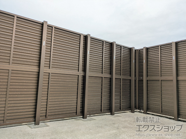 熊本県熊本市ののフェンス・柵 ミエーネフェンス 目隠しルーバータイプ 2段支柱 自立建て用 施工例