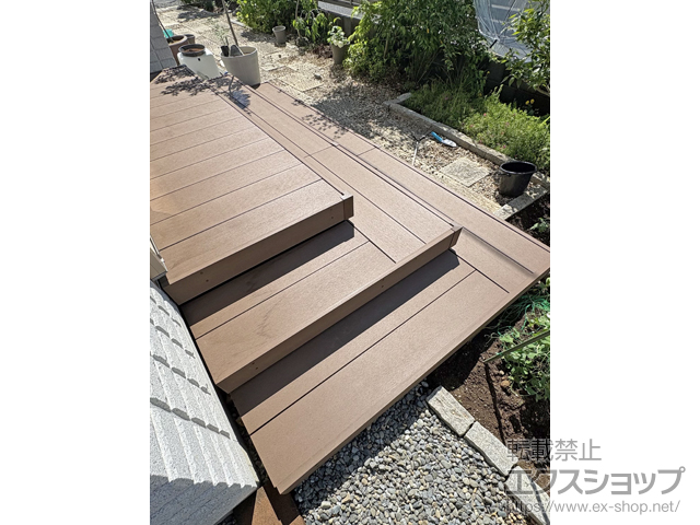 神奈川県南足柄市ののウッドデッキ リウッドデッキ 200＋段床セット　正面・側面段床2段 施工例