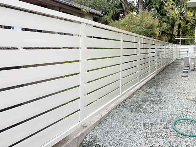 熊本県合志市ののフェンス・柵 モクハイフェンス アルミ色タイプ　フリーポールタイプ 施工例