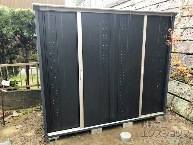 神奈川県三浦郡葉山町のの物置・屋外倉庫 グランプレステージジャンプ アイボリーブラック 2247×900×1900 GP-229A-F-YN 施工例