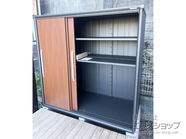 神奈川県横浜市のの物置・屋外倉庫 ブラックエスモ 一般型 1950×900×1913 ESF-1909A-BK-WM 施工例