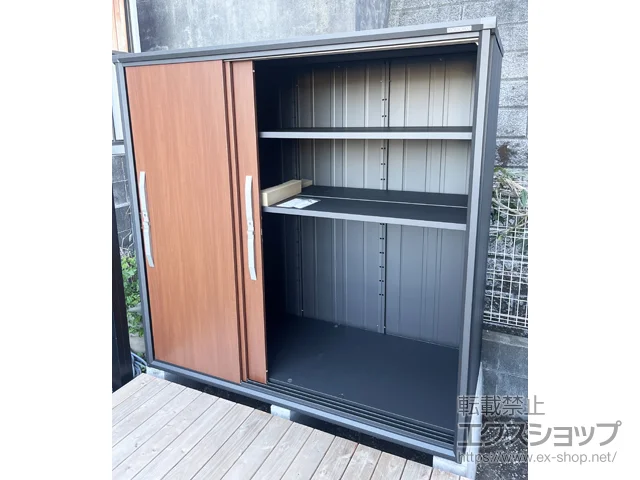 神奈川県横浜市のヨドコウの物置 ブラックエスモ 一般型 1950×900×1913 ESF-1909A-BK-WM 施工例