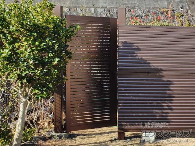 静岡県熱海市のの門扉 シンプレオ 門扉 YS1型 横スリット 片開き 門柱仕様 施工例