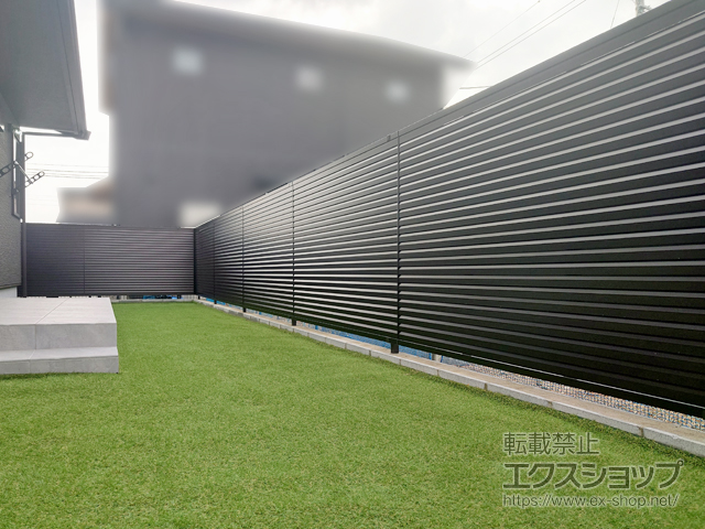 福岡県小郡市ののフェンス・柵 シンプレオ フェンスYL1型 横ルーバー 高尺タイプ 自由柱施工 施工例