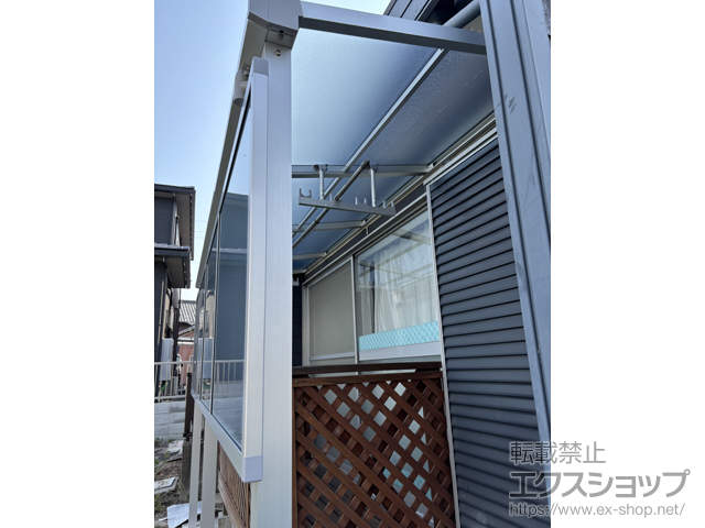 愛知県名古屋市ののテラス屋根 ソラリア F型 テラスタイプ 単体 積雪〜20cm対応＋前面パネル＋吊り下げ式固定物干し 標準 施工例