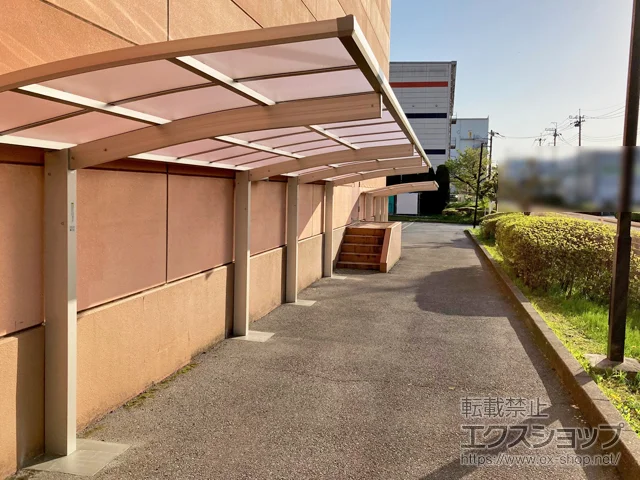 埼玉県中野区のLIXIL(リクシル)のサイクルポート・自転車置き場 アリュース ミニ 600タイプ 縦連棟 積雪〜20cm対応 施工例