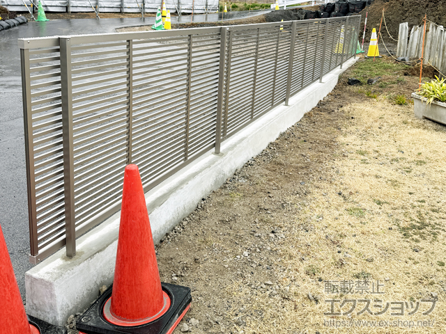 長崎県佐世保市ののフェンス・柵 フェンスAB YR1型 横格子1 フリーポールタイプ 施工例