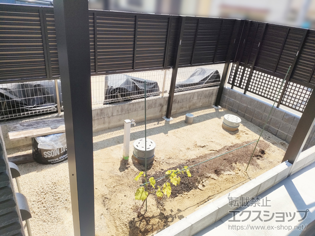 和歌山県和歌山市ののフェンス・柵 シンプレオ フェンスYL1型 横ルーバー自立建て用2段支柱 施工例
