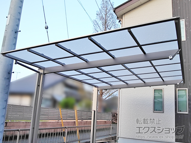 群馬県伊勢崎市ののカーポート ソリッドポート 積雪〜20cm対応＋着脱式サポート柱 施工例