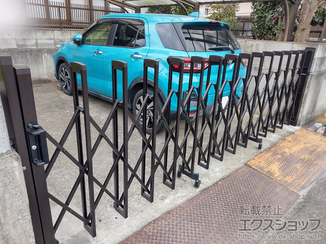 東京都板橋区ののカーゲート トリップゲートII 2型 スタンダード ノンレール 片開き*40S 施工例