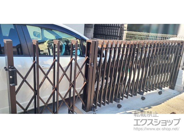 埼玉県草加市ののカーゲート トリップゲートII 2型 スタンダード ノンレール 片開き親子*72DO(12S+60T) 施工例