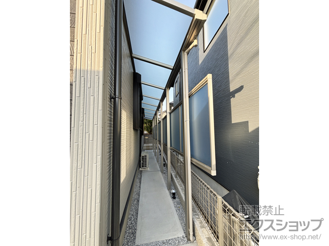 千葉県流山市ののテラス屋根 ソラリア F型 テラスタイプ 三連棟 積雪〜20cm対応＋前面パネル 施工例